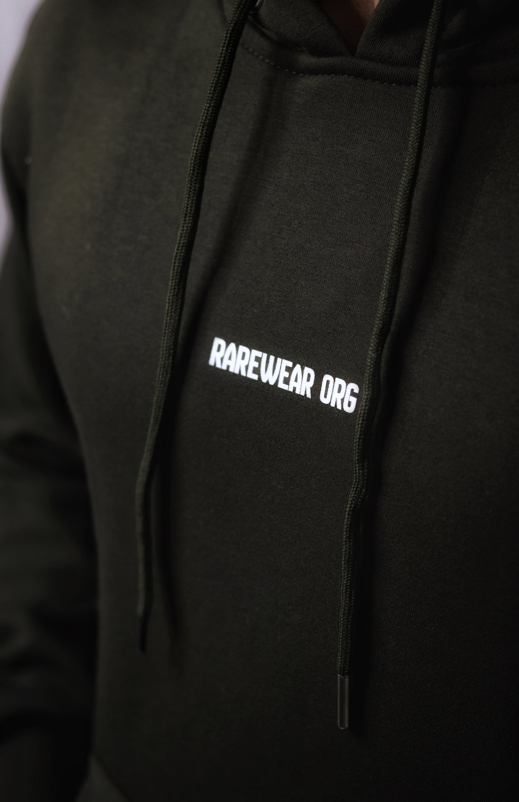 ESSENTIAL GRAPHIC PRINT HOODIE- OLIVE 400 GSM