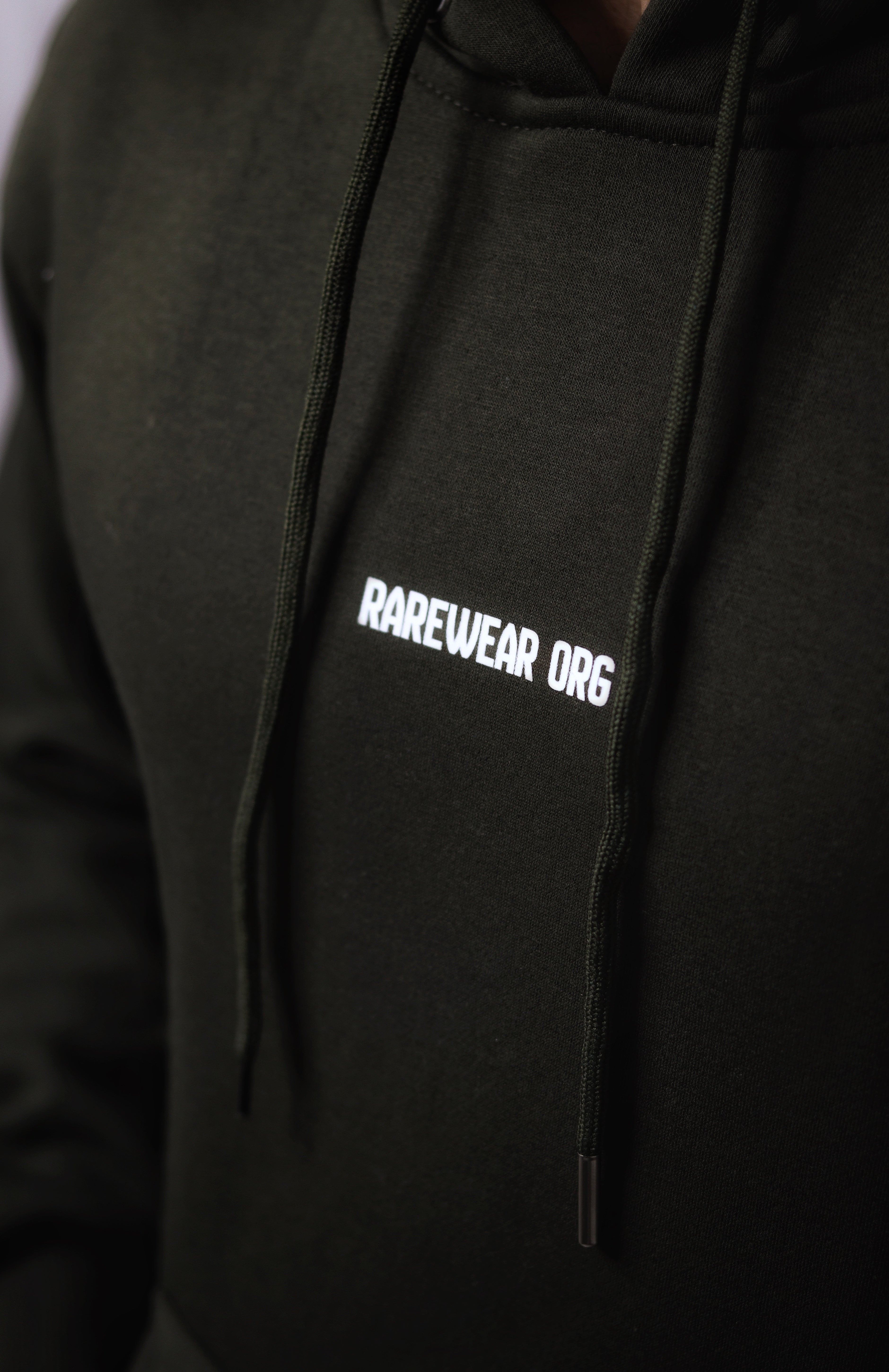 ESSENTIAL GRAPHIC PRINT HOODIE- OLIVE 400 GSM